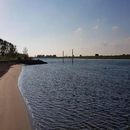 In South Holland By Stompaarde Plas, Cleaning Included * Simonshaven